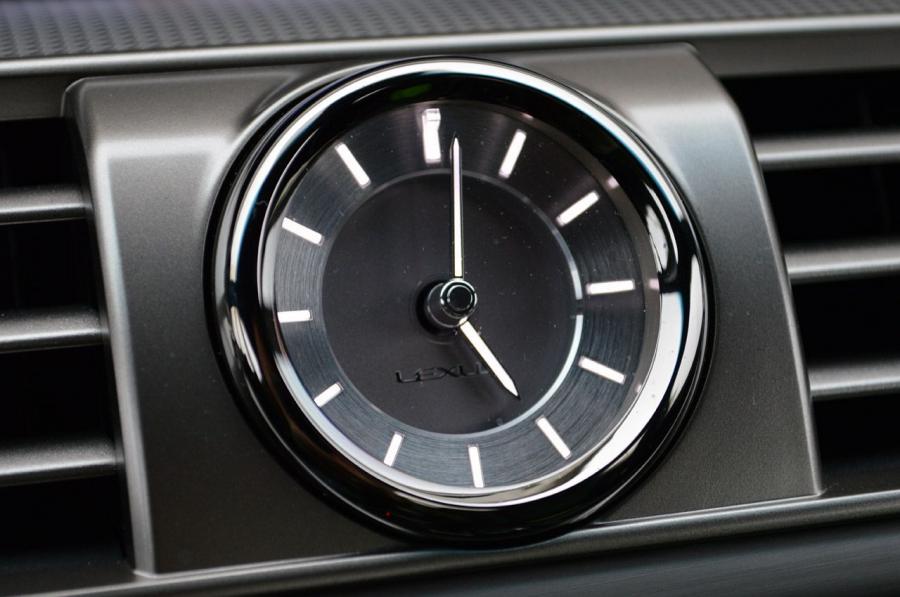  Lexus LS460 F-Sport AWD 2013 года  (фото 17 из 47)